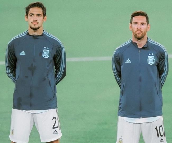 诺坎普国王，巴萨对阵毕包第10分钟时主场观众高喊“梅西”