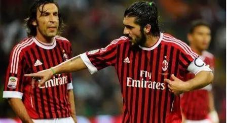 外媒：下赛季欧冠联赛阶段用球将采用白+薄荷绿+紫创新配色（外媒称：下赛季欧冠联赛阶段比赛用球将启用白、薄荷绿与紫的全新配色）