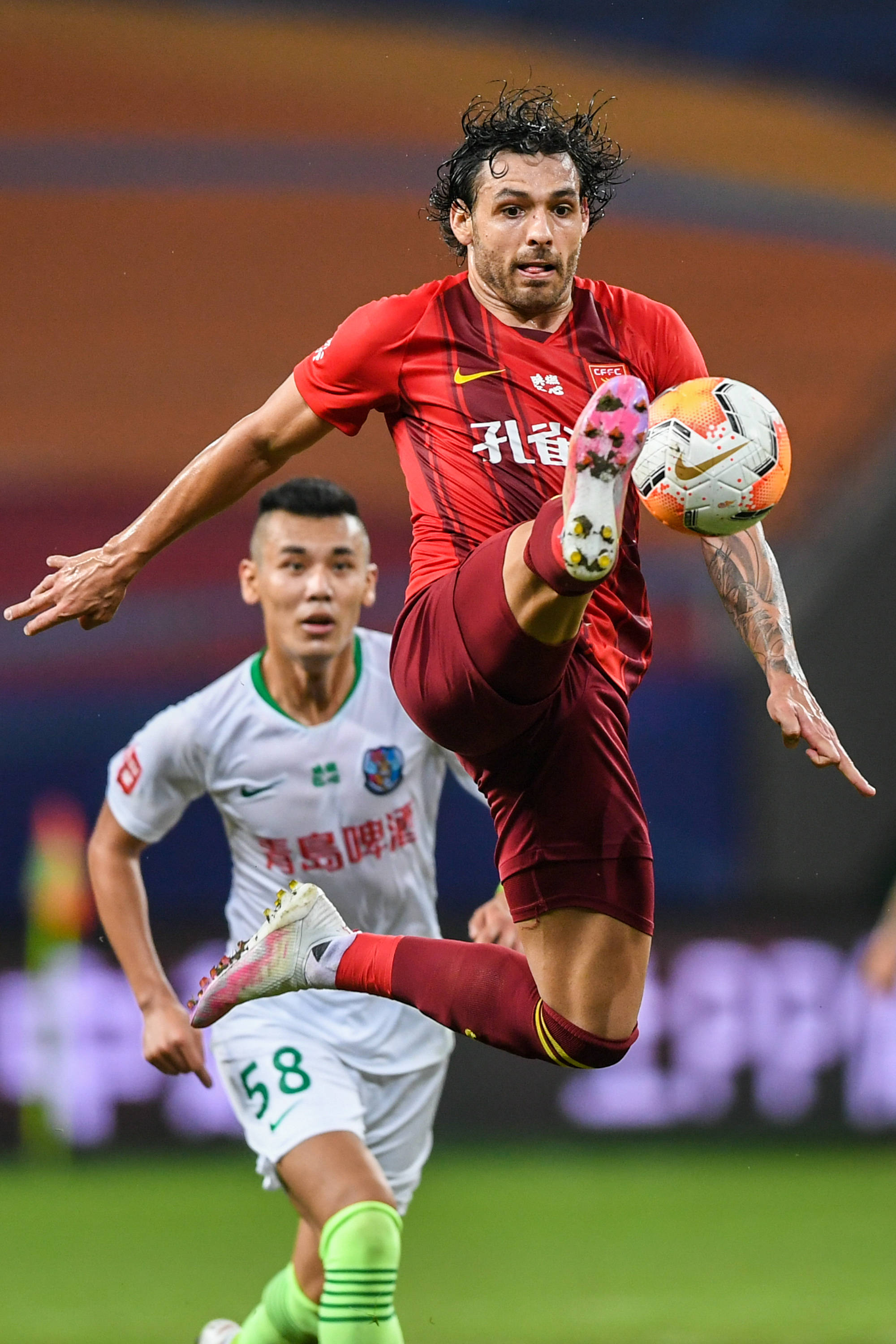 热闻｜B费一传两射造两大神迹！曼联客场4-1大胜狼队升至英超第六（快讯｜B费梅开二度+助攻创两项纪录，曼联客场4-1狼队升至英超第六）