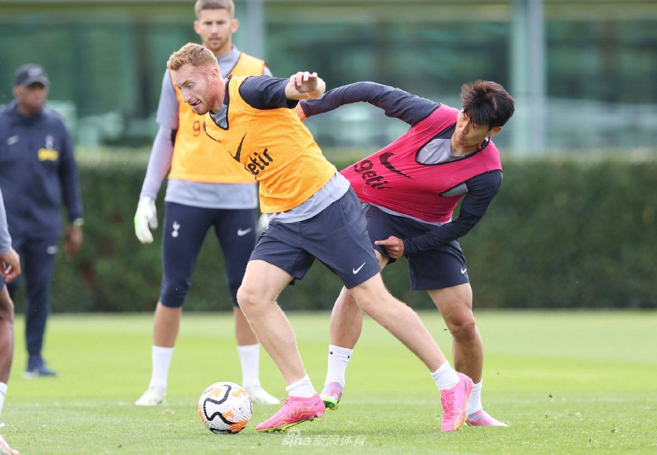 费迪南德：阿里也是一个普通人，并不是所有球员都能收获成功