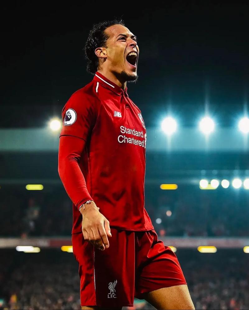 尴尬，一英格兰球迷在阿尔巴尼亚主场被旋转闸门卡住