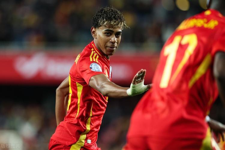 欧冠半场：蒂尔破门，阿尔瓦雷斯扳平，埃因霍温1-1马竞（欧冠半场战报：蒂尔先开纪录，阿尔瓦雷斯扳平，埃因霍温暂1-1马竞）