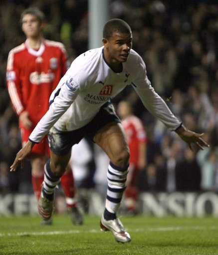 成都蓉城新掌门人徐正源成功续约，签约韦世豪、周定洋，球队迅速提升，备战亚冠，力争争冠。（徐正源续约成都蓉城，韦世豪周定洋加盟助阵，球队提速备战亚冠，剑指冠军）