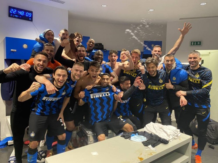 K77成为历史首位为法国俱乐部在两项国际赛事决赛破门的球员（K77改写纪录：首位代表法国俱乐部在两项国际赛事决赛破门的球员）